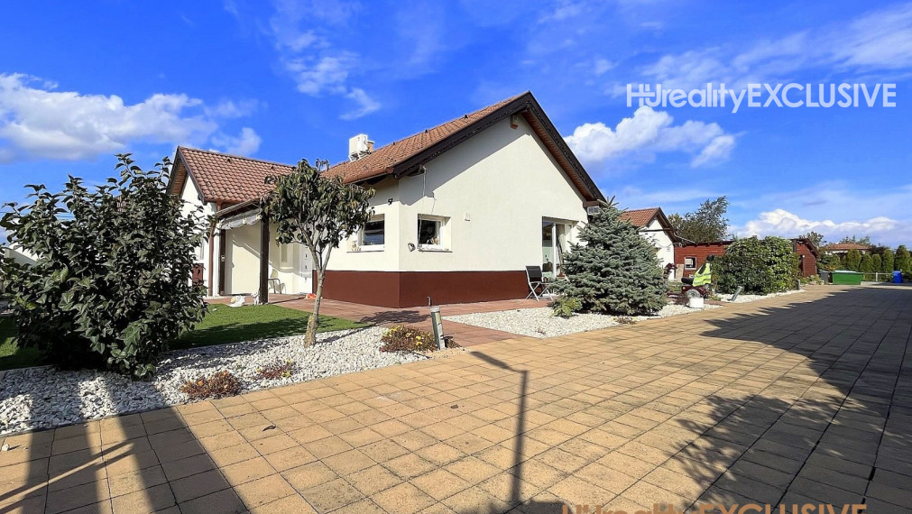 Predaj 4i bungalov s 1 214 m2 pozemkom, dvojgaráž, Halászi