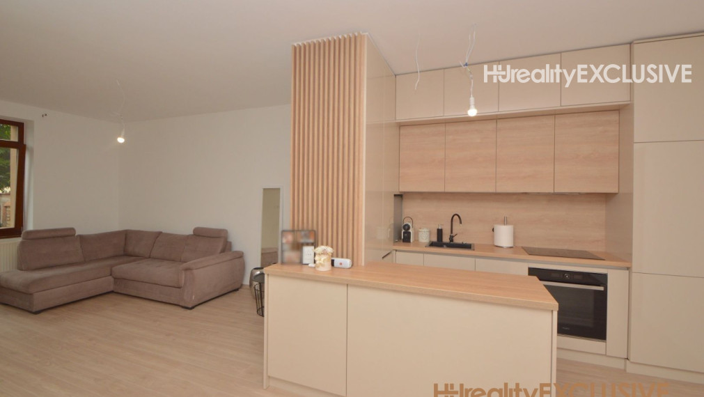 Predaj dvojgeneračného rodinného domu, Győr, 588 m2 pozemok