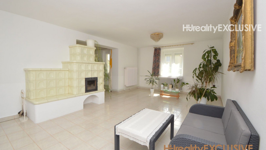EXKLUZÍVNE - Predaj priestranný 4i RD (264,27 m2) s pivnicou v starej časti Rajky, pozemok 662 m2
