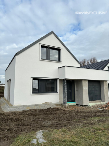 Predaj 4i podkrovný RD (100,82m2), 436,5 m2 pozemok pri ramene Dunaja – Rajka