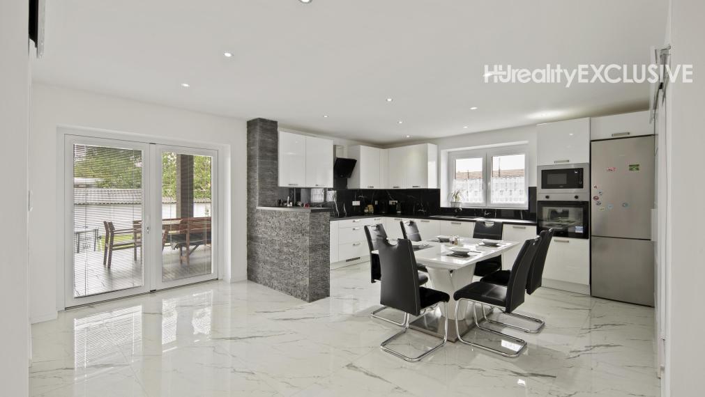 Predaj 4i domu s 1 800 m2 pozemkom v blízkosti centra Mosonmagyaróvár