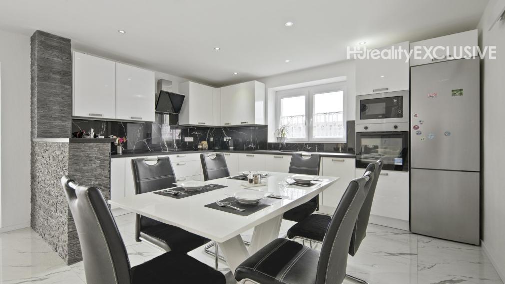 Predaj 4i domu s 1 800 m2 pozemkom v blízkosti centra Mosonmagyaróvár