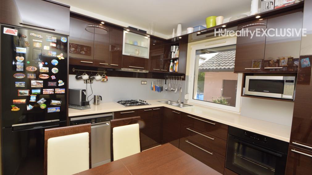 Predaj 3i domu s garážou a letnou kuchyňou, Mosonmagyaróvár