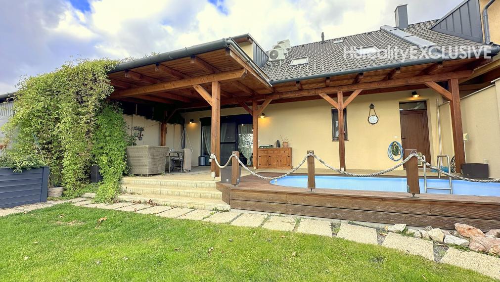Predaj 4i RD s bazénom a garážou, pozemok 326 m2, Levél