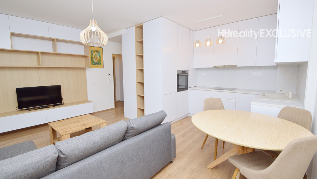 Predaj štýlový, zariadený 2i byt s predzáhradkou, pivnicou a s parkovacím miestom v novostavbe, Rajka