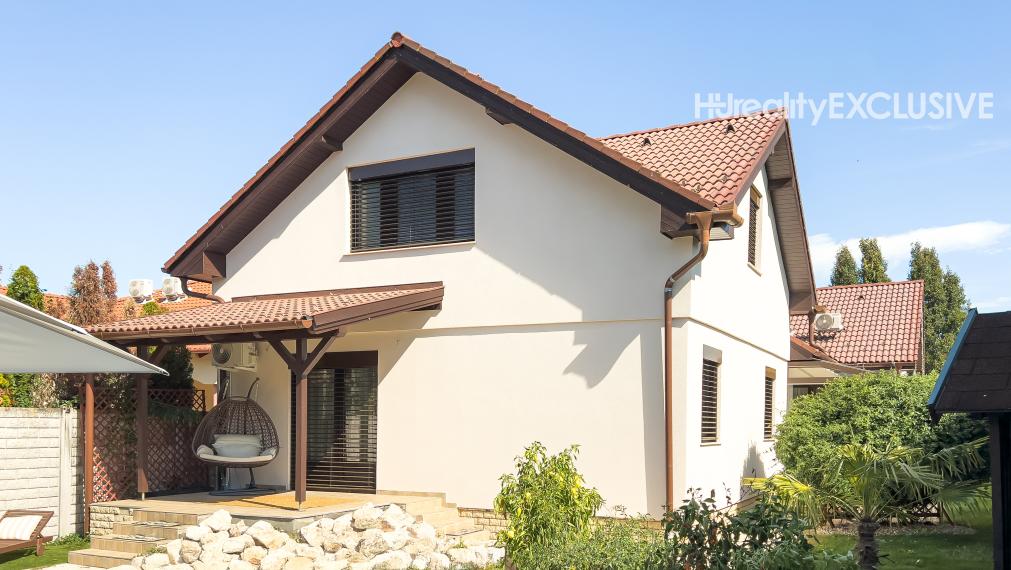 Predaj 5i luxusného domu s bazénom, Mosonmagyaróvár