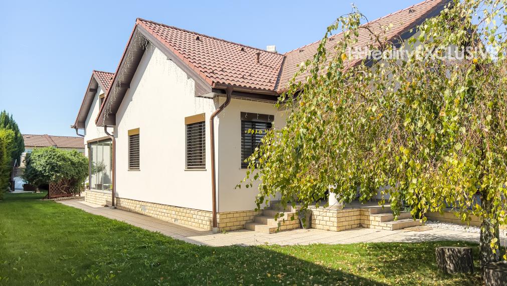 Predaj 5i luxusného domu s bazénom, Mosonmagyaróvár