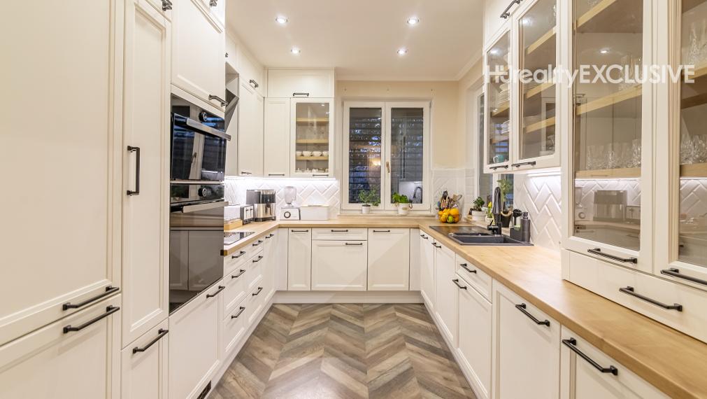 Predaj 5i luxusného domu s bazénom, Mosonmagyaróvár