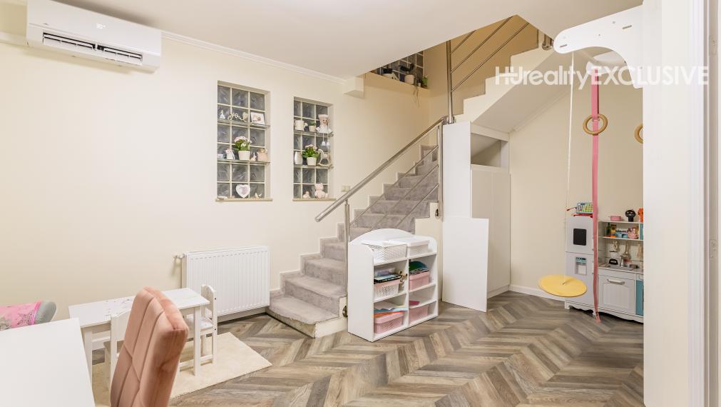 Predaj 5i luxusného domu s bazénom, Mosonmagyaróvár