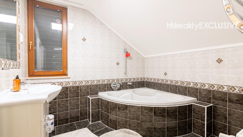 Predaj 5i luxusného domu s bazénom, Mosonmagyaróvár