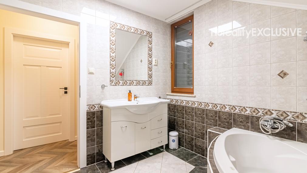 Predaj 5i luxusného domu s bazénom, Mosonmagyaróvár