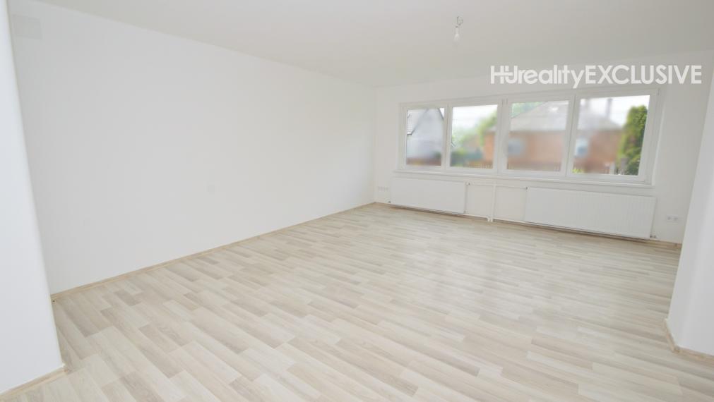 Predaj 3i byt s 260 m2 pozemkom, garážou a pivnicou, Bezenye