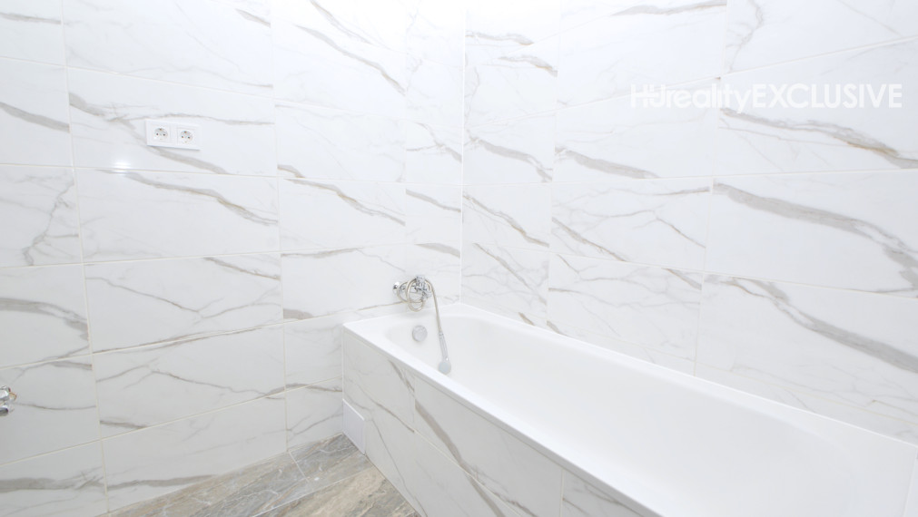 Predaj 3i byt s 260 m2 pozemkom, garážou a pivnicou, Bezenye