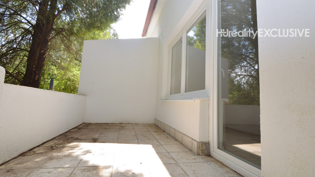 Predaj 3i byt s 260 m2 pozemkom, garážou a pivnicou, Bezenye