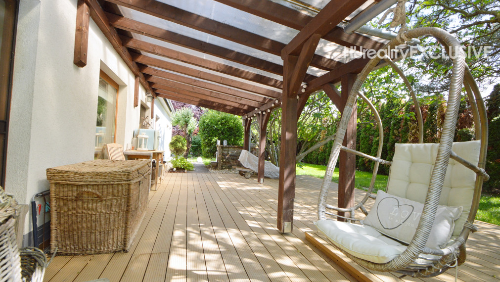 Predaj 4-izbový rodinný dom 160 m2 vo vidieckom štýle s garážou, obec Feketeerdő