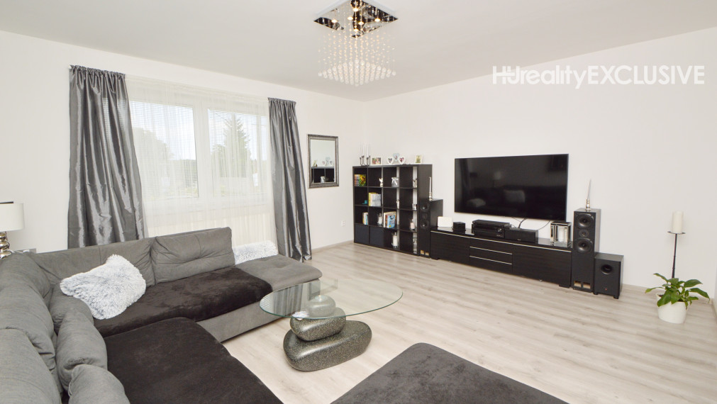 Predaj priestranný 5i rodinný dom s 1483 m2 pozemkom, pivnica, garáž, Dunakiliti