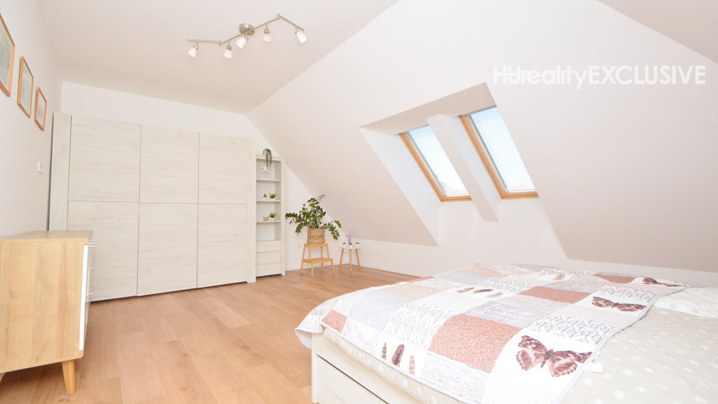 Predaj priestranný, zariadený 2i byt s 7,15 m2 terasou, pivnicou a s vyhradeným parkovaním, Rajka