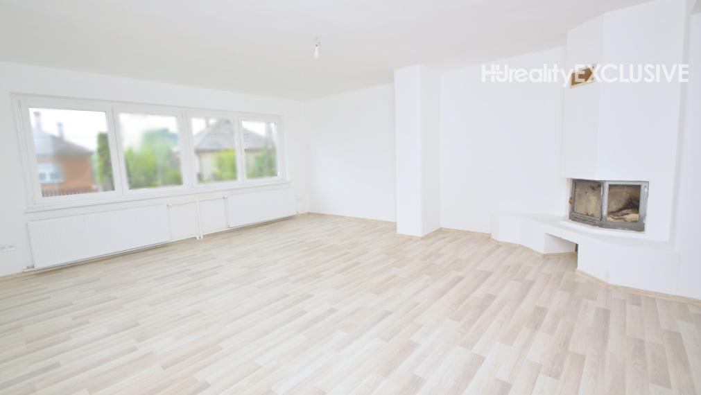 Predaj 3i byt s 260 m2 pozemkom, garážou a pivnicou, Bezenye