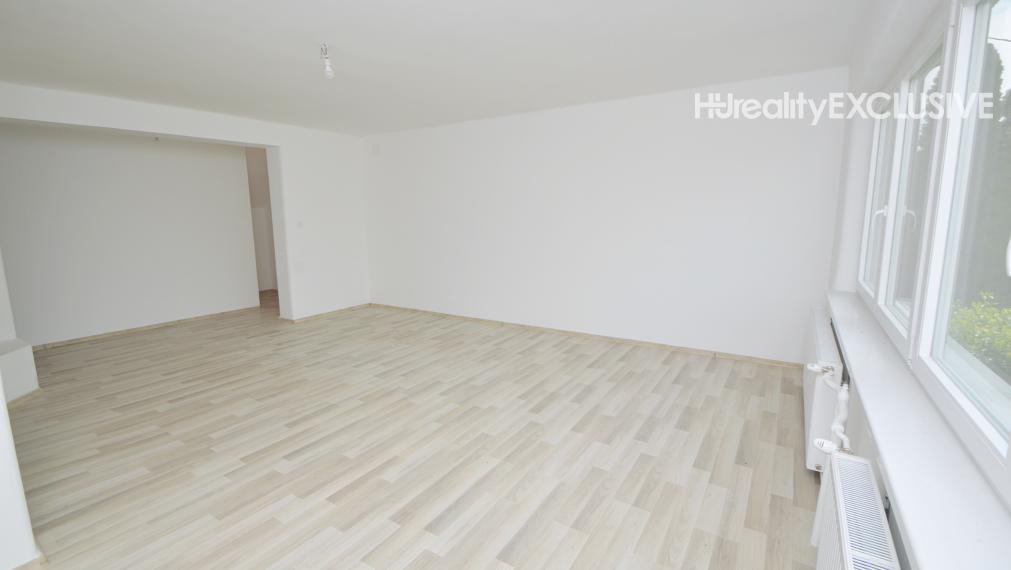 Predaj 3i byt s 260 m2 pozemkom, garážou a pivnicou, Bezenye