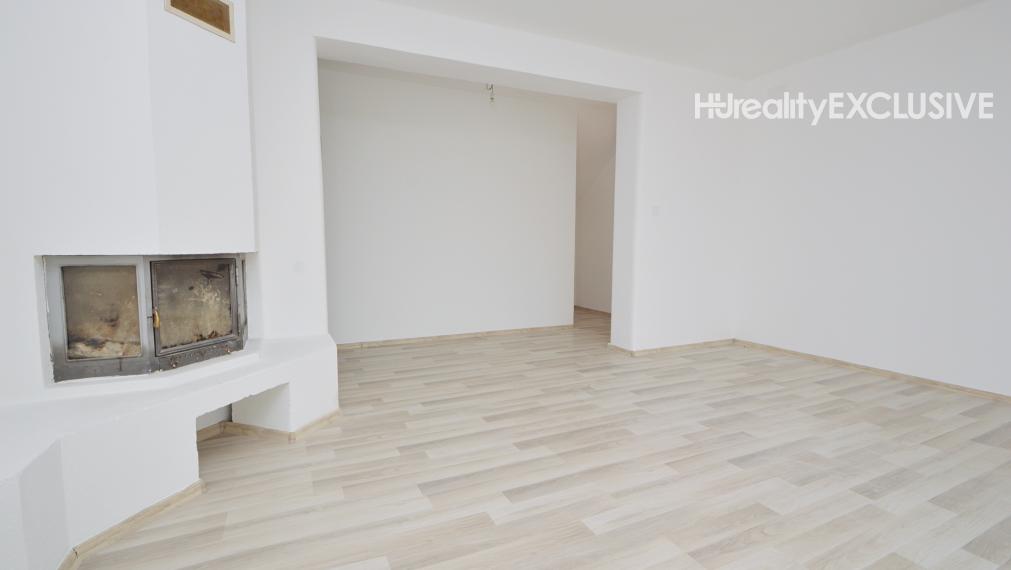 Predaj 3i byt s 260 m2 pozemkom, garážou a pivnicou, Bezenye