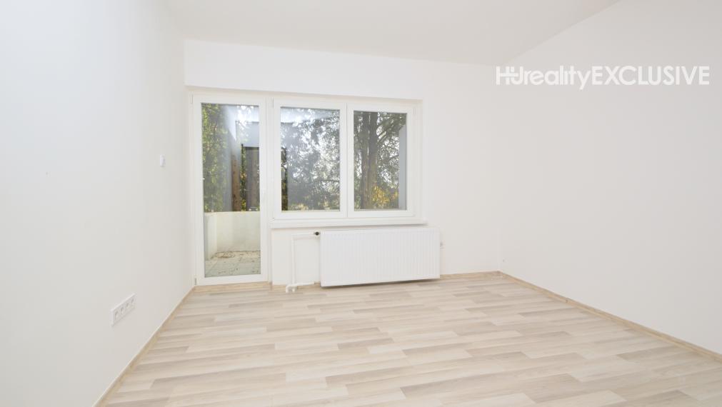 Predaj 3i byt s 260 m2 pozemkom, garážou a pivnicou, Bezenye