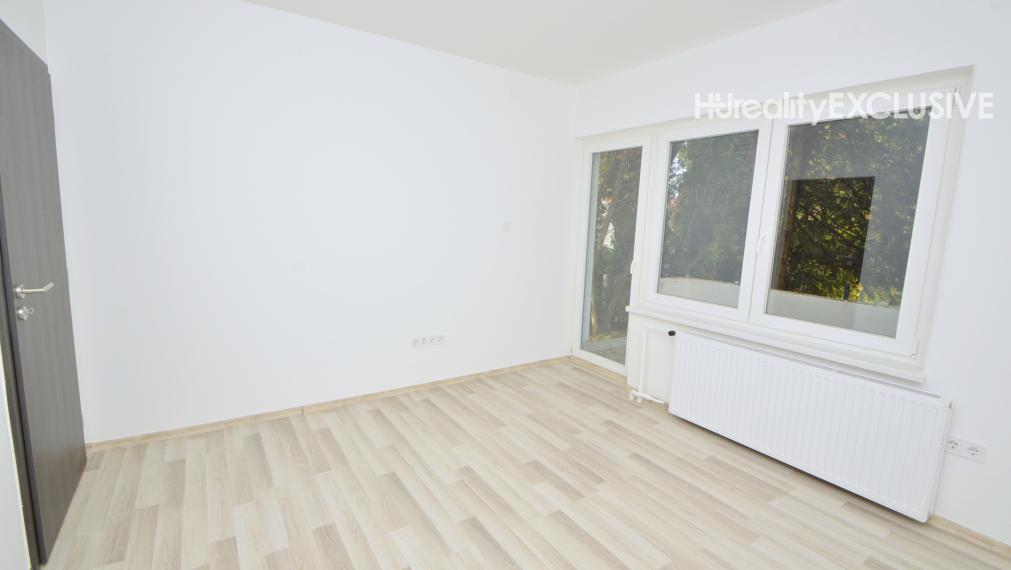 Predaj 3i byt s 260 m2 pozemkom, garážou a pivnicou, Bezenye