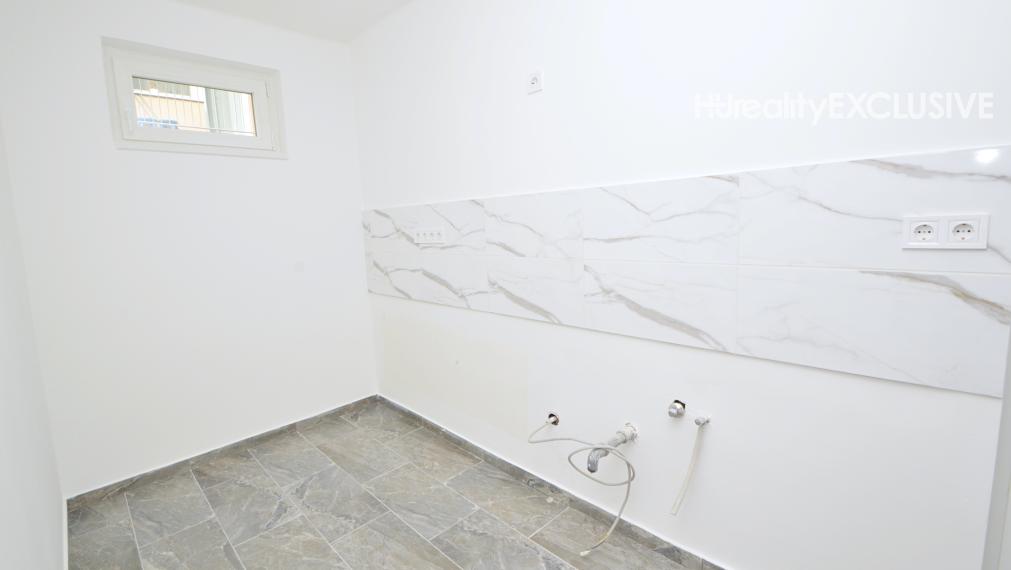 Predaj 3i byt s 260 m2 pozemkom, garážou a pivnicou, Bezenye