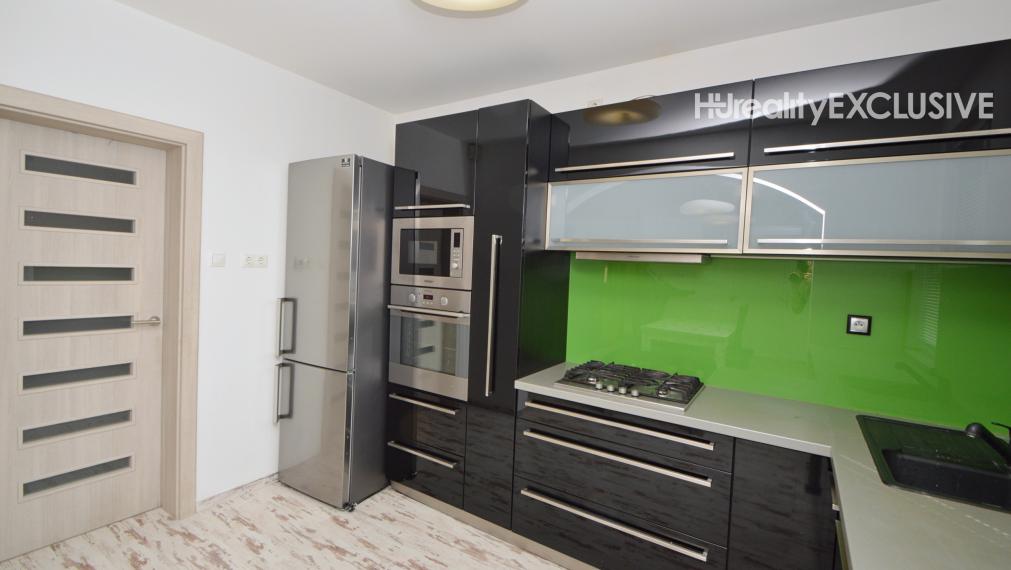 Na predaj zariadený 4i rodinný dom s garážou a záhradou – Mosonmagyaróvár