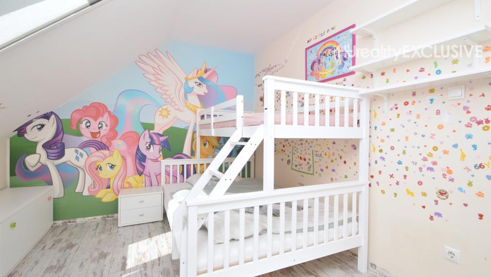 Na predaj zariadený 4i rodinný dom s garážou a záhradou – Mosonmagyaróvár