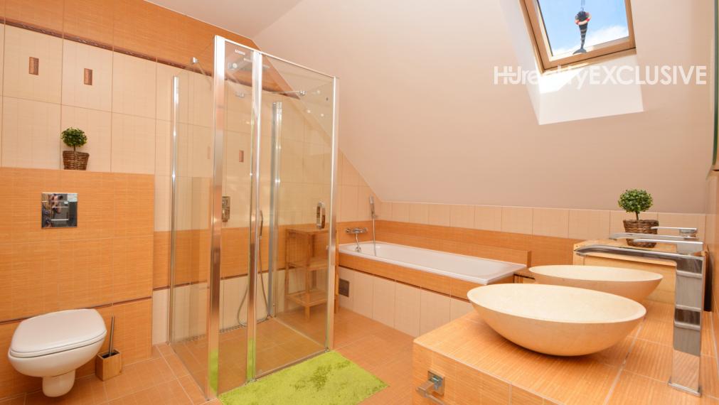 Na predaj zariadený 4i rodinný dom s garážou a záhradou – Mosonmagyaróvár