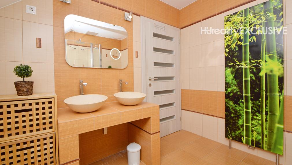 Na predaj zariadený 4i rodinný dom s garážou a záhradou – Mosonmagyaróvár