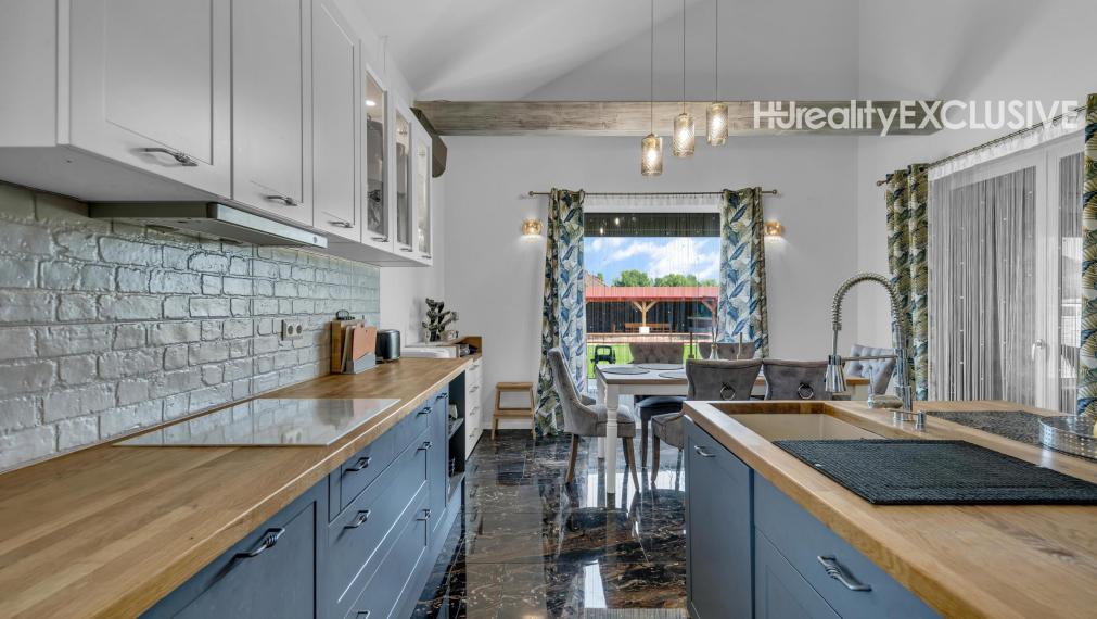 Na predaj exkluzívny rodinný dom s bazénom v obci Máriakálnok