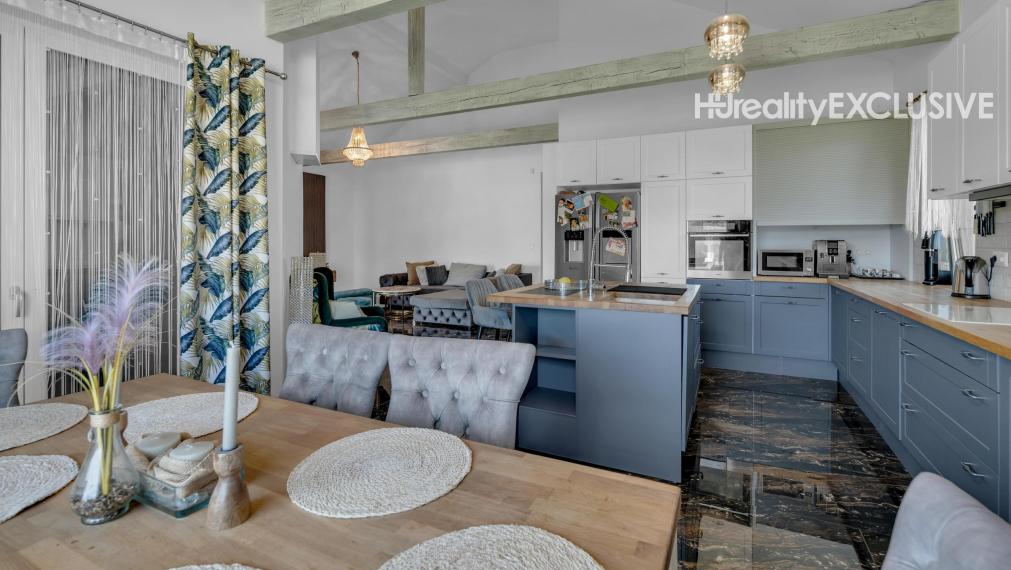 Na predaj exkluzívny rodinný dom s bazénom v obci Máriakálnok