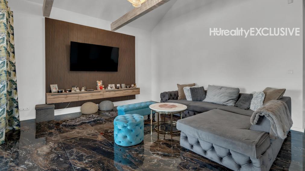 Na predaj exkluzívny rodinný dom s bazénom v obci Máriakálnok