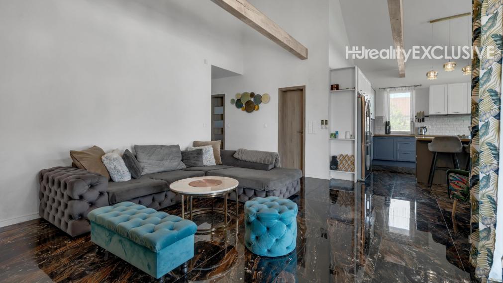 Na predaj exkluzívny rodinný dom s bazénom v obci Máriakálnok