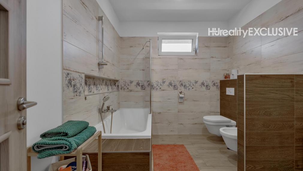 Na predaj exkluzívny rodinný dom s bazénom v obci Máriakálnok