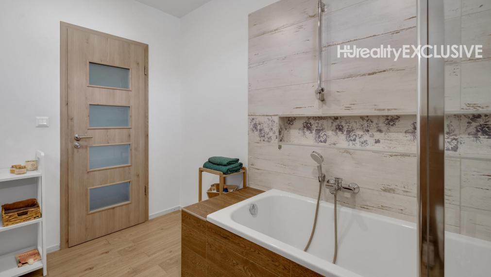 Na predaj exkluzívny rodinný dom s bazénom v obci Máriakálnok