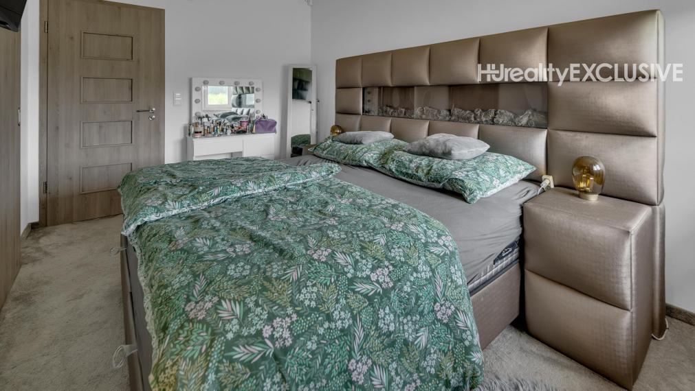 Na predaj exkluzívny rodinný dom s bazénom v obci Máriakálnok