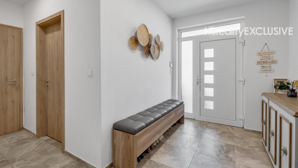 Na predaj exkluzívny rodinný dom s bazénom v obci Máriakálnok