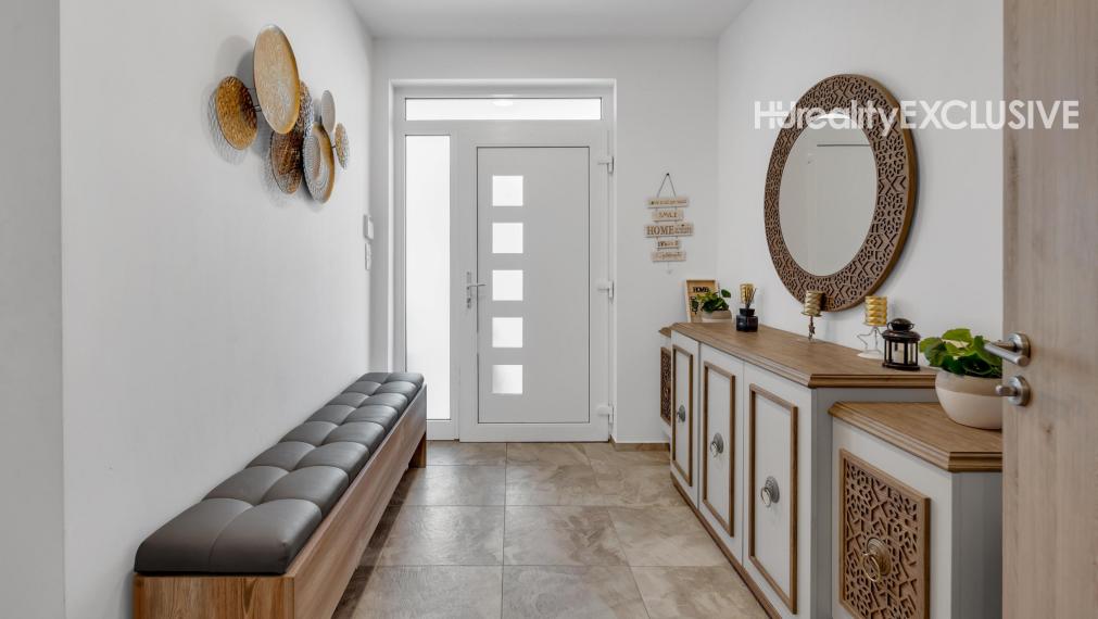 Na predaj exkluzívny rodinný dom s bazénom v obci Máriakálnok