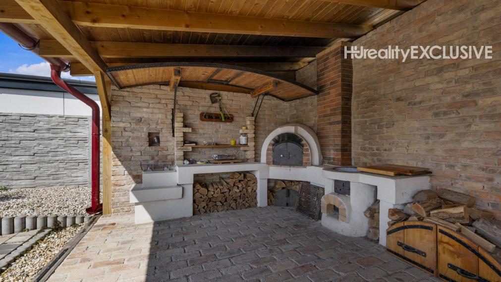 Na predaj exkluzívny rodinný dom s bazénom v obci Máriakálnok