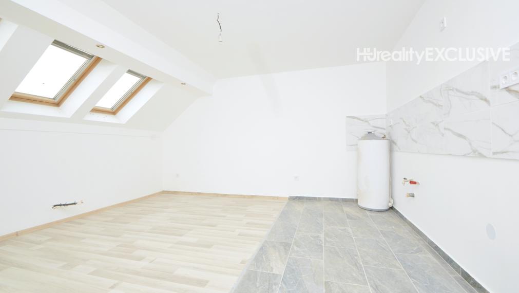 Predaj 3i byt s 213 m2 pozemkom, pivnicou, Bezenye