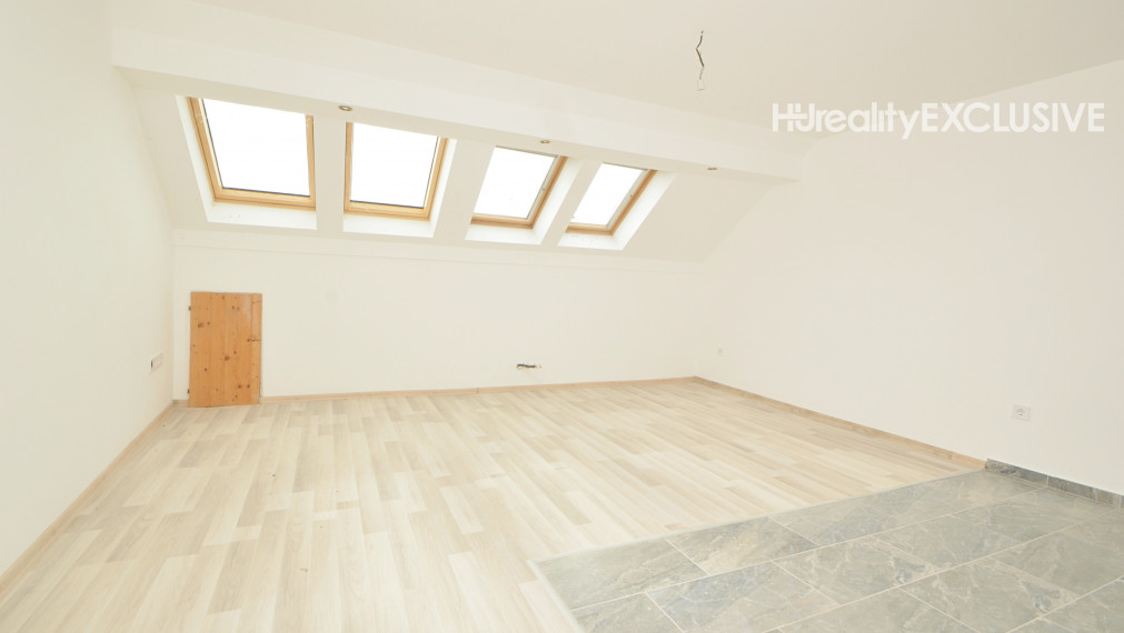 Predaj 3i byt s 213 m2 pozemkom, pivnicou, Bezenye