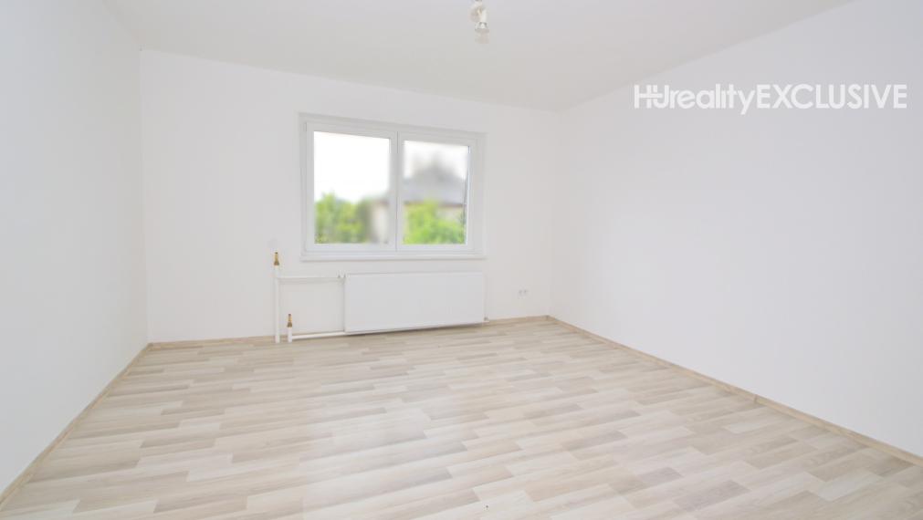 Na predaj dvojgeneračný rodinný dom, krb, garáž, pivnica - Bezenye