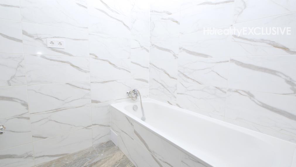 Na predaj dvojgeneračný rodinný dom, krb, garáž, pivnica - Bezenye