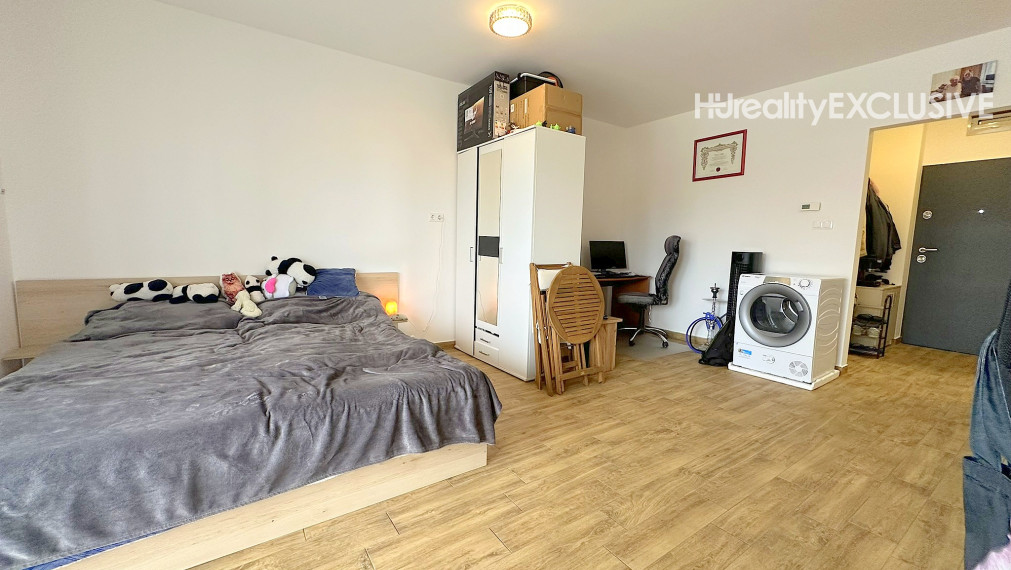 Predaj 38 m2 garsónka, terasa 5,81 m2, dve parkovacie miesta, Hegyeshalom