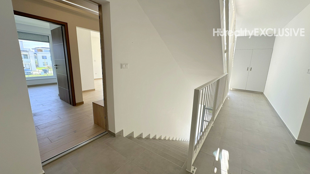 Predaj úplne nový 2i byt s 9,06 m2 balkonóm, dve parkovacie miesta, Mosonmagyaróvár