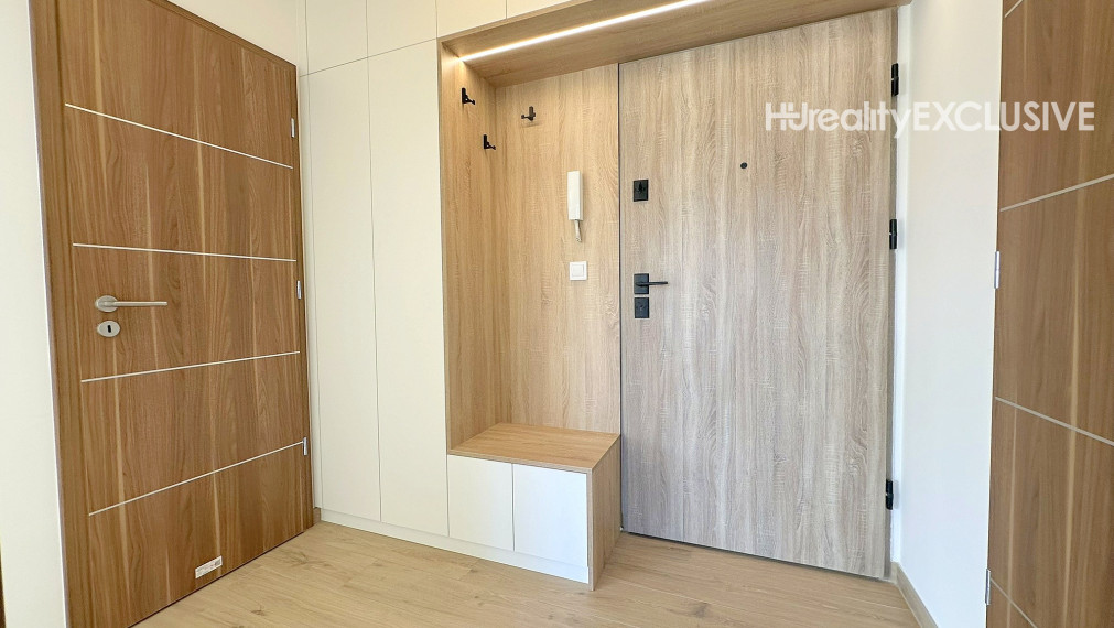 Predaj úplne nový 2i byt s 9,06 m2 balkonóm, dve parkovacie miesta, Mosonmagyaróvár