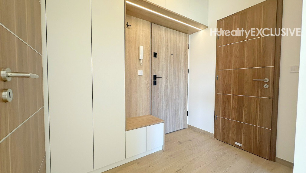 Predaj úplne nový 2i byt s 9,06 m2 balkonóm, dve parkovacie miesta, Mosonmagyaróvár