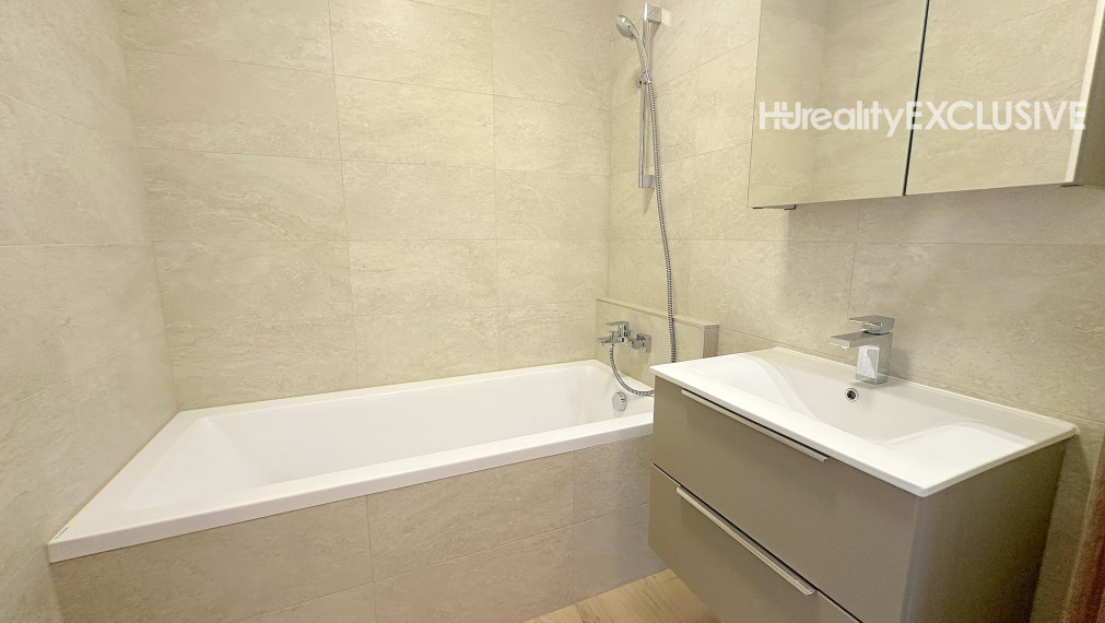 Predaj úplne nový 2i byt s 9,06 m2 balkonóm, dve parkovacie miesta, Mosonmagyaróvár